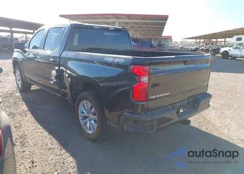 2021 Chevrolet Silverado 1500 4Wd Short Bed Custom z USA, uszkodzony, nr VIN 1GCPYBEK3MZ396262